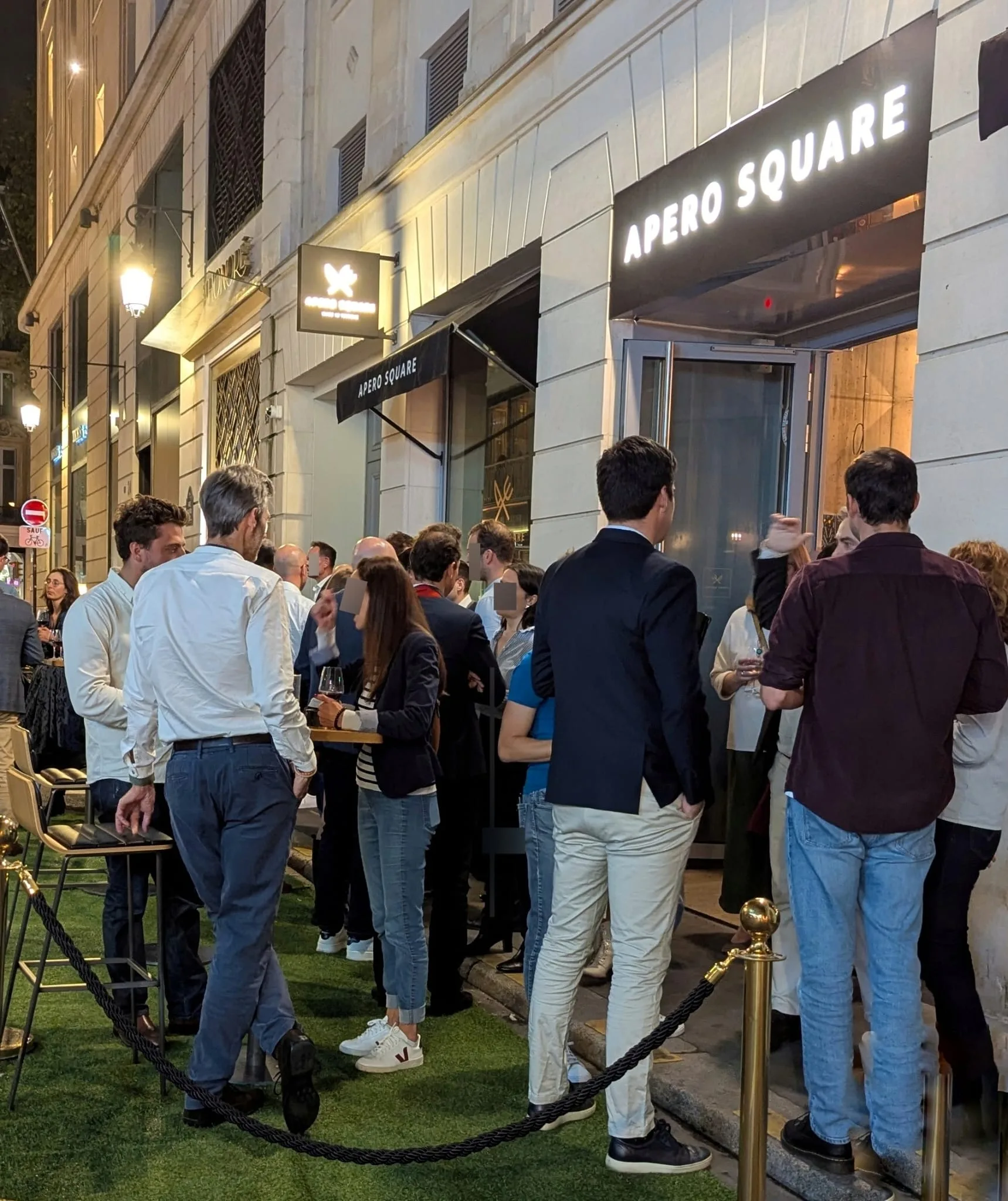 Afterwork privatisé au bar à vins Apéro Square à Paris